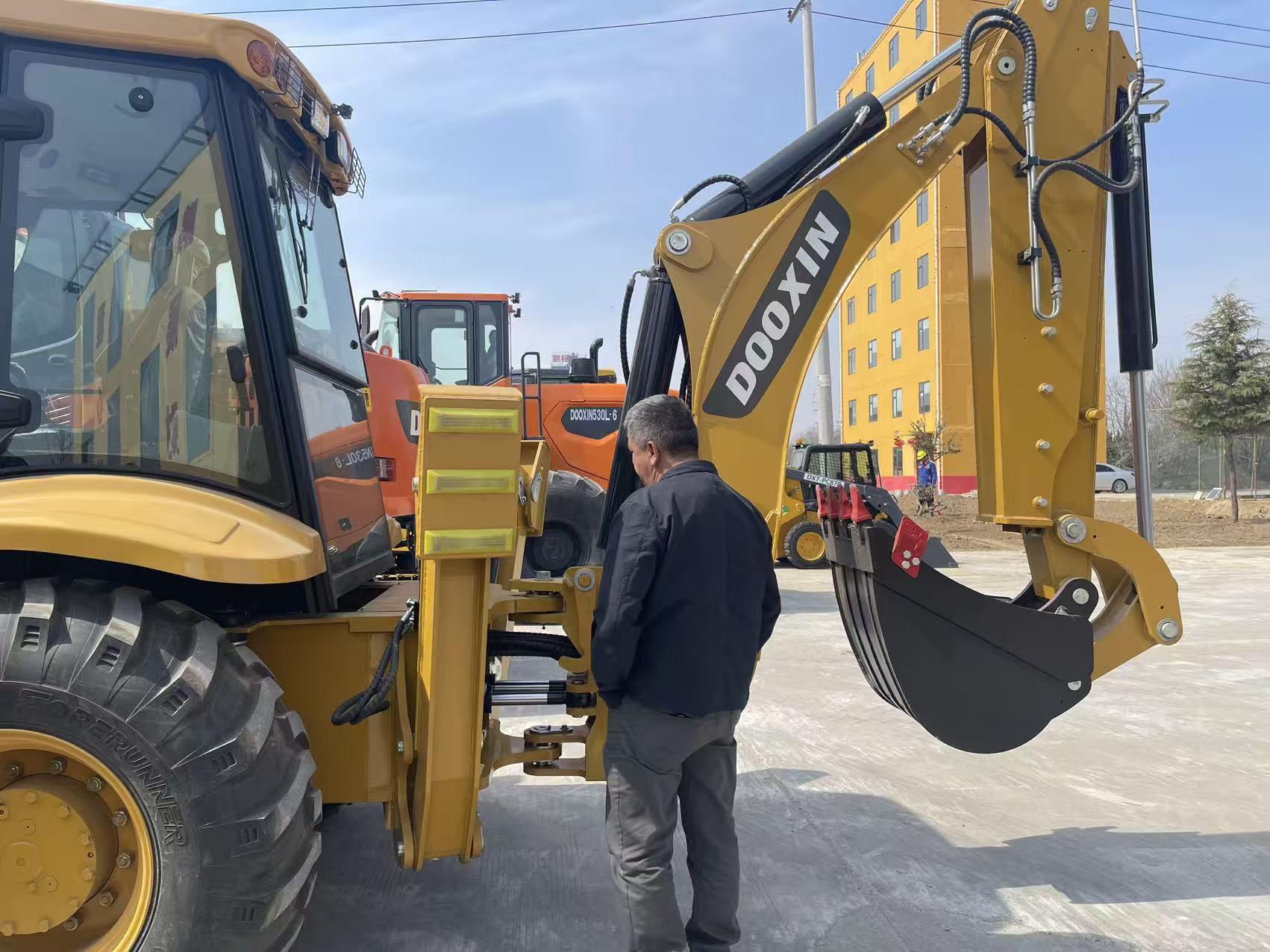 Clienții din America de Sud vizitează fabrica noastră