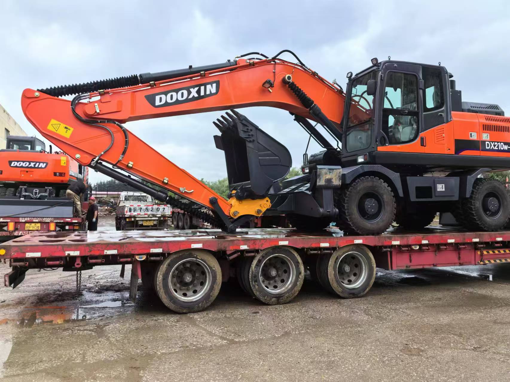 Excavatorul cu roți DX210 este exportat în loturi în Africa Excavatorul cu roți DX210 este exportat în loturi în Africa
